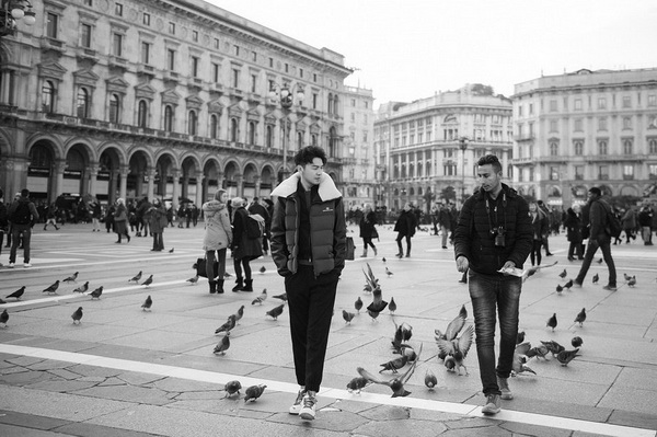 雷佳音漫步米兰街头&nbsp;浪漫儒雅范儿