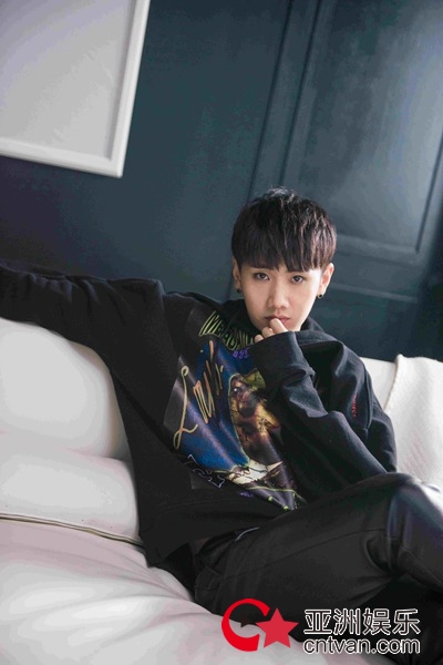 朱元冰汪苏泷新歌《选我选我》将发 MV预告曝光大玩科技感