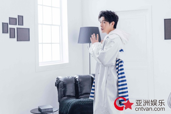 朱元冰汪苏泷新歌《选我选我》将发 MV预告曝光大玩科技感