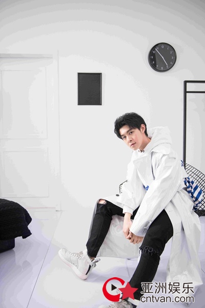 朱元冰汪苏泷新歌《选我选我》将发 MV预告曝光大玩科技感