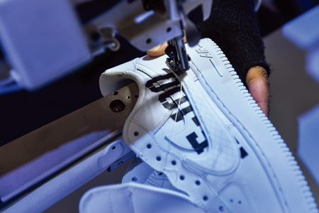 耐克抢“铁粉”市场 推App主攻限量款