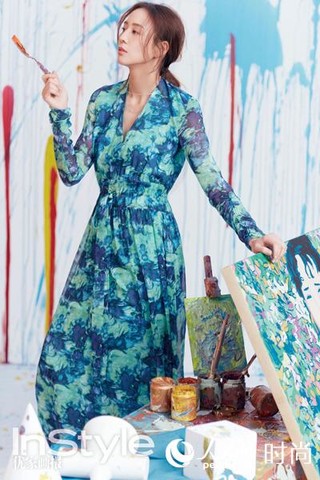 张钧甯登开年封面&nbsp;优雅玩转街头涂鸦风