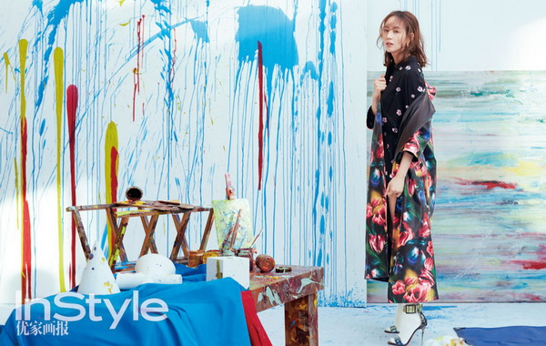 张钧甯登开年封面&nbsp;优雅玩转街头涂鸦风