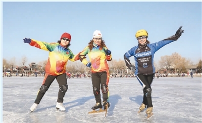 相约什刹海&nbsp;老少齐戏冰