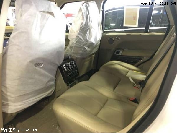 17款路虎揽胜白色HSE汽油3.0行政版实拍