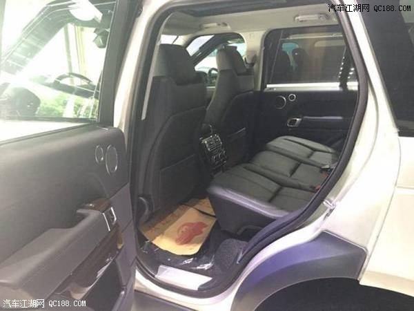 17款路虎揽胜白色HSE汽油3.0行政版实拍