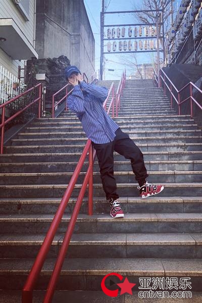 动漫少年再上线 徐海乔还原《你的名字》经典场景