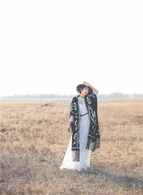 黄圣依MV写真大片曝光&nbsp;浪漫演绎《自己的幸福》