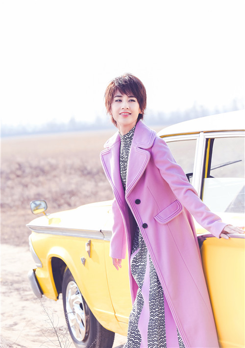 黄圣依MV写真大片曝光&nbsp;浪漫演绎《自己的幸福》