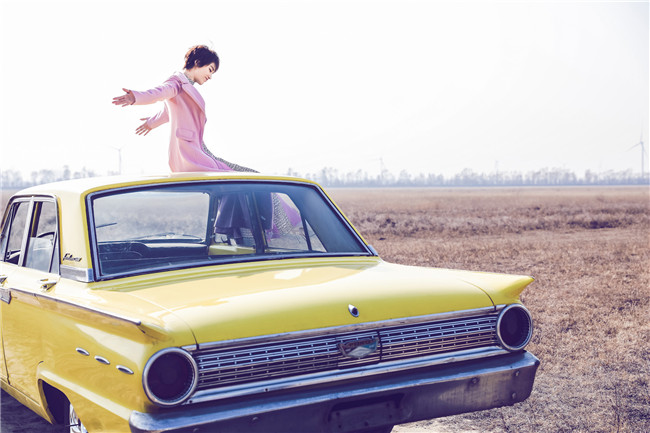 黄圣依MV写真大片曝光&nbsp;浪漫演绎《自己的幸福》