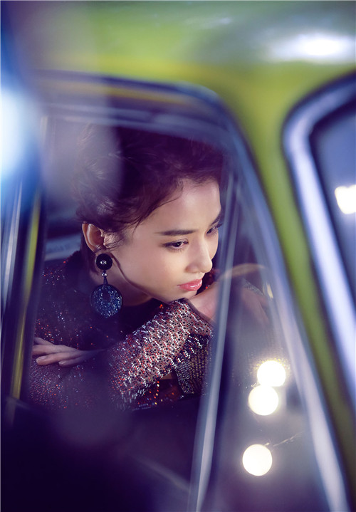 黄圣依MV写真大片曝光&nbsp;浪漫演绎《自己的幸福》