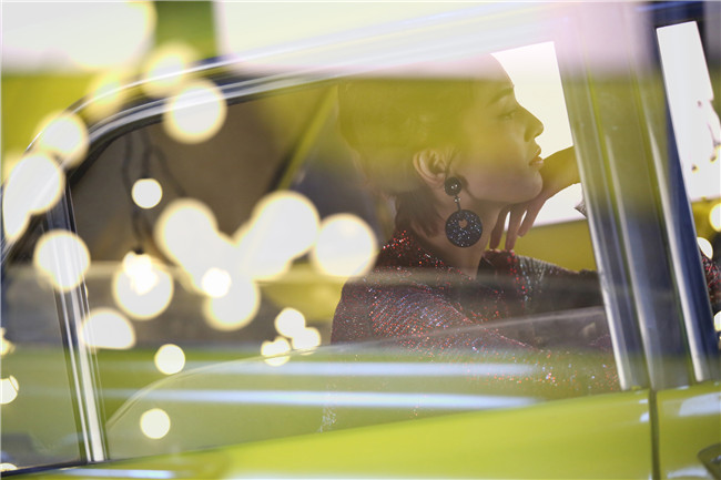 黄圣依MV写真大片曝光&nbsp;浪漫演绎《自己的幸福》