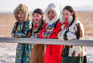 “马背上的歌声”锡林浩特市冬季那达慕开幕