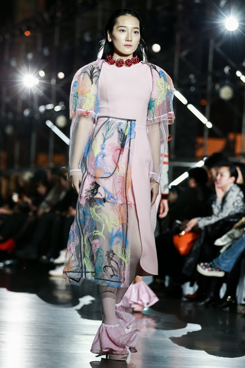 设计连接世界 时尚点亮爱心——2018哈尔滨时装周暨首届世界时尚设计师大会华彩落幕