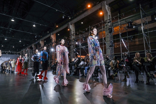 设计连接世界 时尚点亮爱心——2018哈尔滨时装周暨首届世界时尚设计师大会华彩落幕