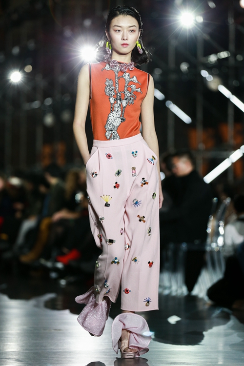 设计连接世界 时尚点亮爱心——2018哈尔滨时装周暨首届世界时尚设计师大会华彩落幕