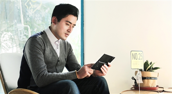 3888元起!中兴正式发布双屏折叠旗舰天机Axon M国行版