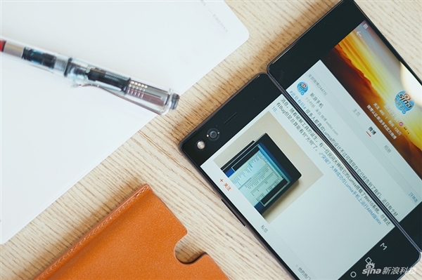 中兴折叠手机AXON&nbsp;M图赏：4种模式玩出新花样