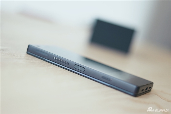 中兴折叠手机AXON&nbsp;M图赏：4种模式玩出新花样