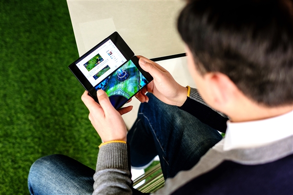 3888元起!中兴正式发布双屏折叠旗舰天机Axon M国行版