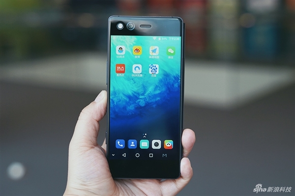 中兴折叠手机AXON&nbsp;M图赏：4种模式玩出新花样