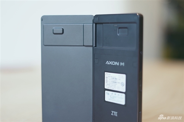 中兴折叠手机AXON&nbsp;M图赏：4种模式玩出新花样