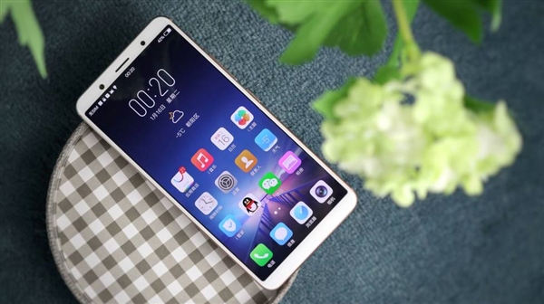 vivo&nbsp;X20梦幻粉图赏：颜值帅爆&nbsp;一眼心动