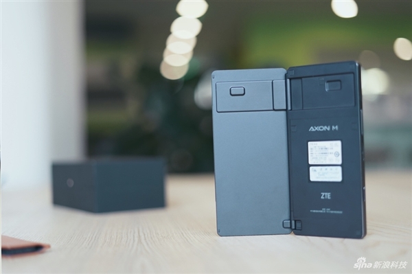 中兴折叠手机AXON&nbsp;M图赏：4种模式玩出新花样