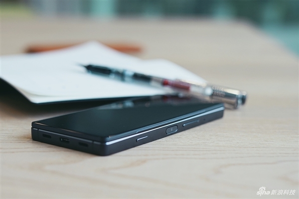 中兴折叠手机AXON&nbsp;M图赏：4种模式玩出新花样