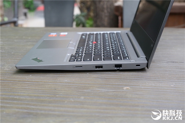 RX550独显!联想ThinkPad E480图赏:小红点经典依旧