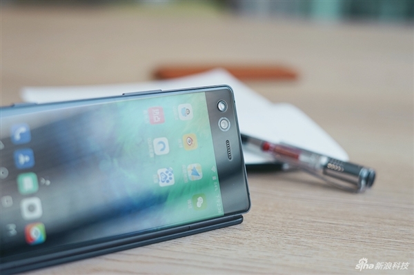 中兴折叠手机AXON&nbsp;M图赏：4种模式玩出新花样