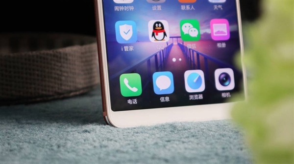 vivo&nbsp;X20梦幻粉图赏：颜值帅爆&nbsp;一眼心动