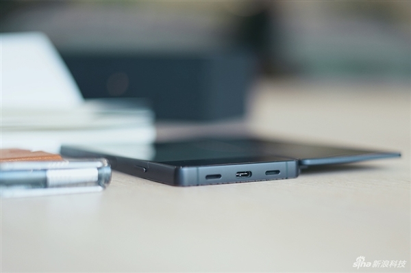 中兴折叠手机AXON&nbsp;M图赏：4种模式玩出新花样