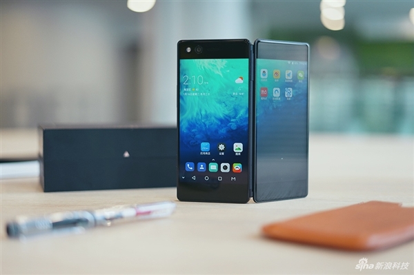 中兴折叠手机AXON&nbsp;M图赏：4种模式玩出新花样