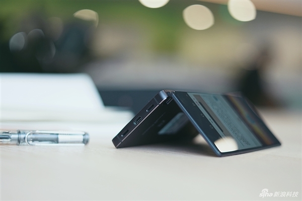 中兴折叠手机AXON&nbsp;M图赏：4种模式玩出新花样
