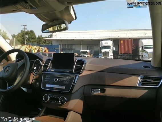 奔驰GLE400天津港报价配置参数油耗解析