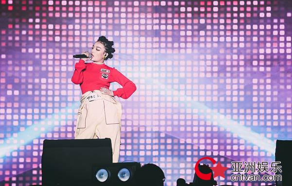 有嘻哈巡演上海圆满落幕&nbsp;VaVa连唱经典点燃寒冷冬夜