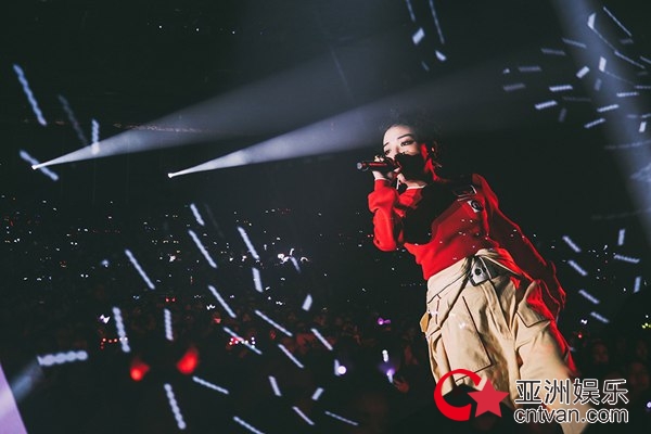 有嘻哈巡演上海圆满落幕&nbsp;VaVa连唱经典点燃寒冷冬夜
