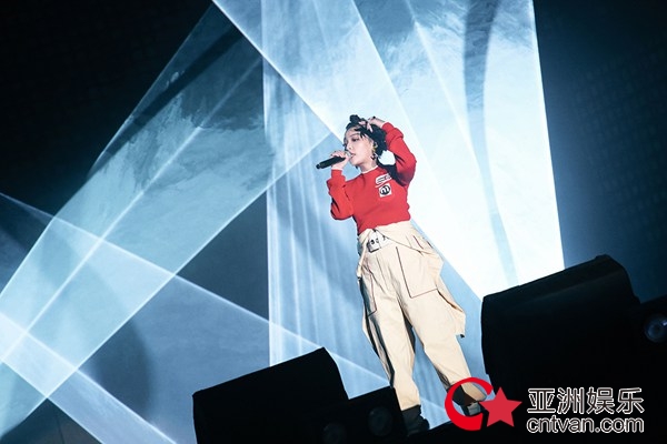 有嘻哈巡演上海圆满落幕&nbsp;VaVa连唱经典点燃寒冷冬夜