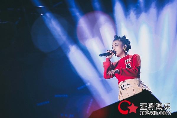 有嘻哈巡演上海圆满落幕&nbsp;VaVa连唱经典点燃寒冷冬夜