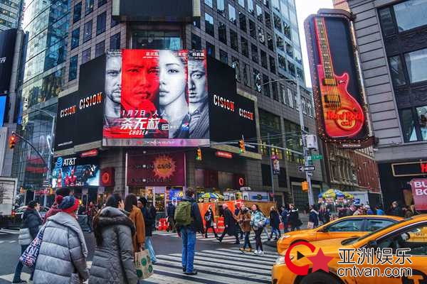 《杀无赦》海报强势登陆纽约时代广场 剧情内容获众多好评