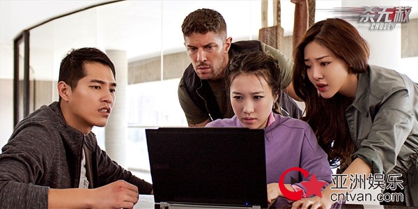 《杀无赦》海报强势登陆纽约时代广场 剧情内容获众多好评