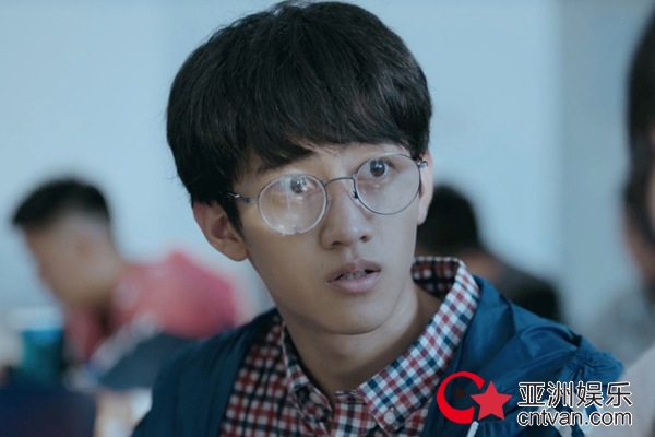 《恋爱先生》开启校园回忆篇 战宇呆萌学霸上线