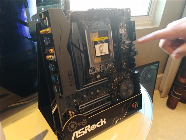 自古妖板出华擎！X399愣是做成了mATX小板