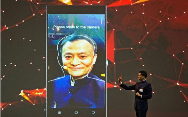 央行：鼓励银行支持人脸识别、二维码开户