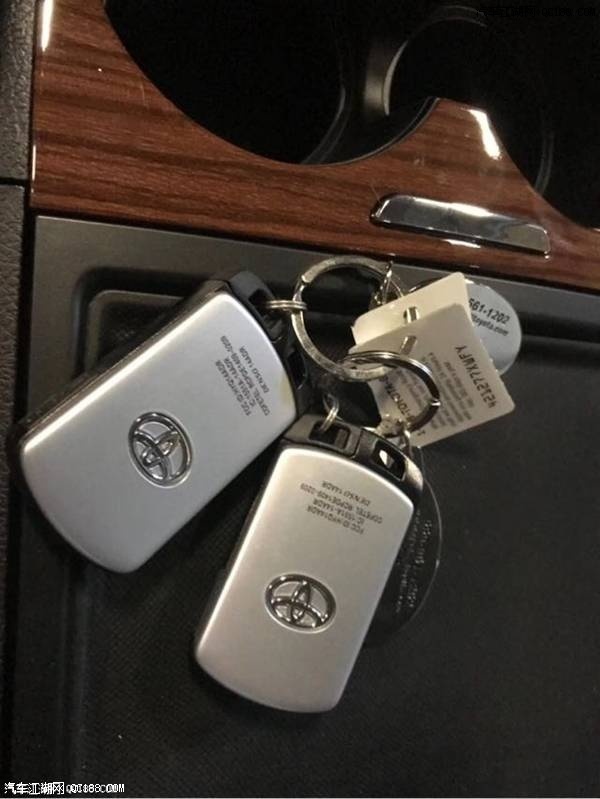 平行进口车18款丰田塞纳加版配置解读