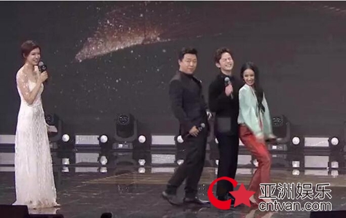 黄渤何炅蔡依林尬舞&nbsp;合体表演&nbsp;“永动舞姿”