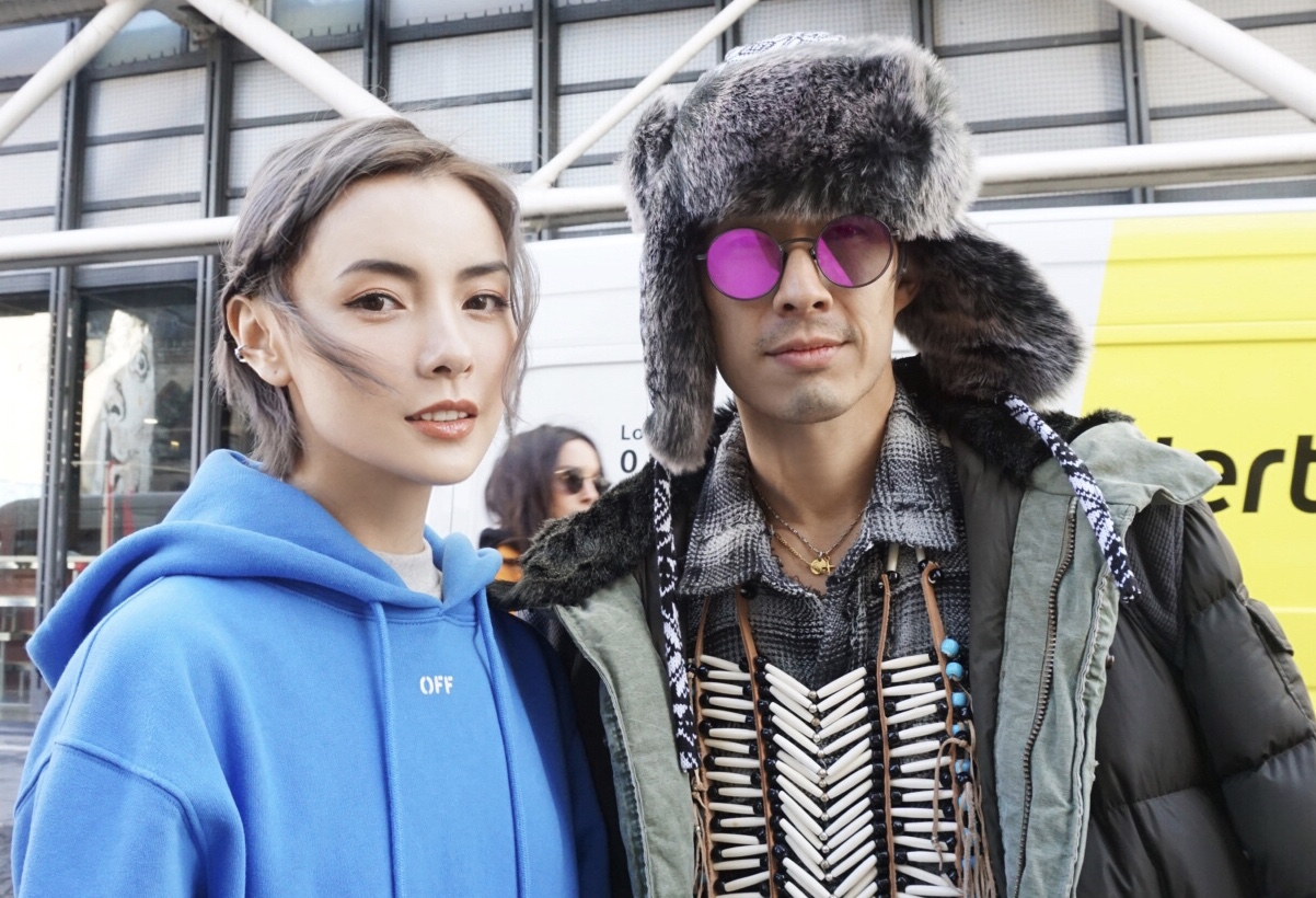 痞帅精灵赵宇彤巴黎时装周玩混搭 亮相Off-White大秀偶遇吴建豪