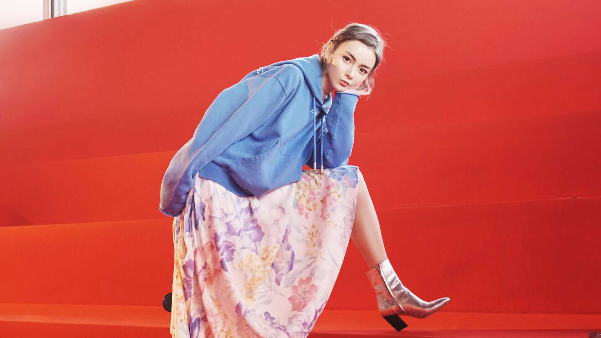 痞帅精灵赵宇彤巴黎时装周玩混搭 亮相Off-White大秀偶遇吴建豪