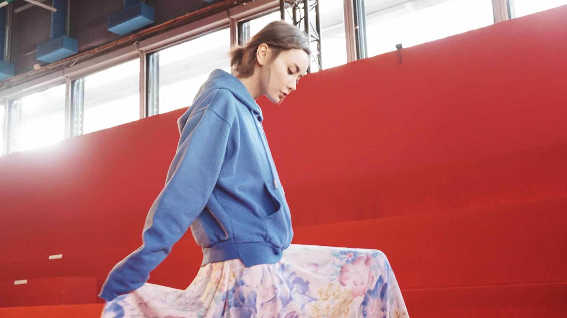 痞帅精灵赵宇彤巴黎时装周玩混搭 亮相Off-White大秀偶遇吴建豪